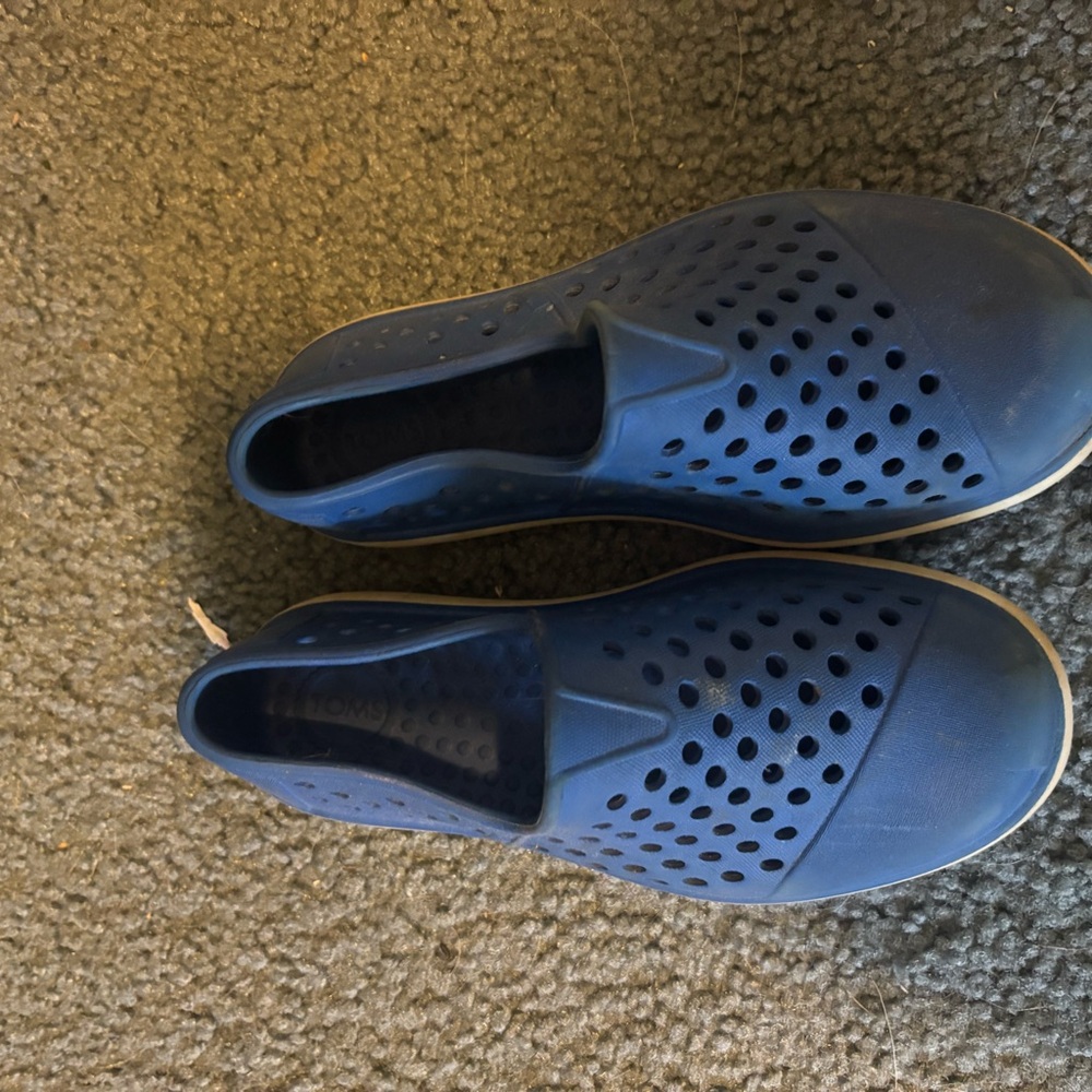 Tom’s slip on shoes